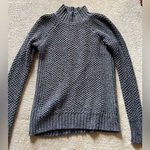 American Eagle chunky knit sweater. Charcoal gray